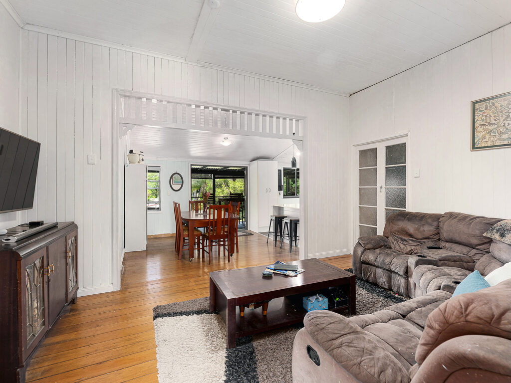 15 Vineyard Street, One Mile, QLD 4305