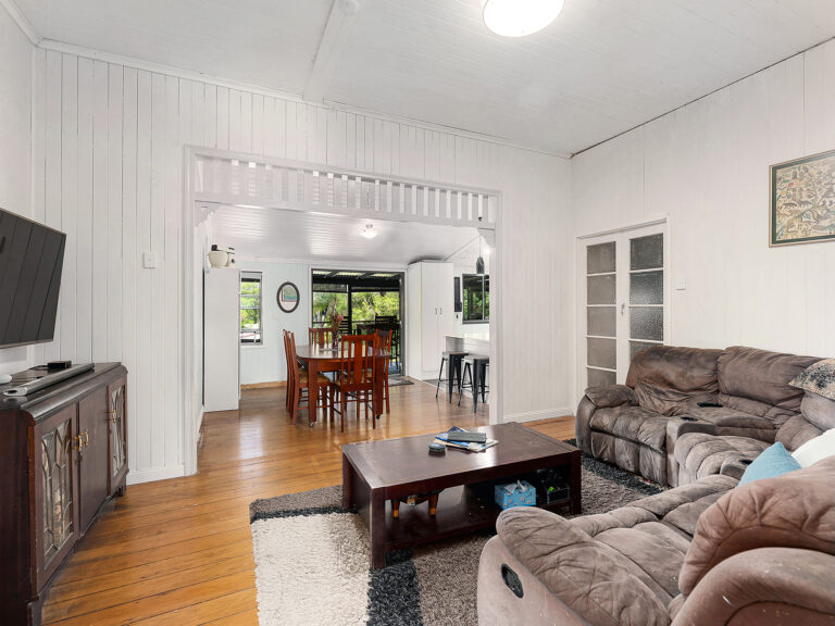 15 Vineyard Street, One Mile, QLD 4305