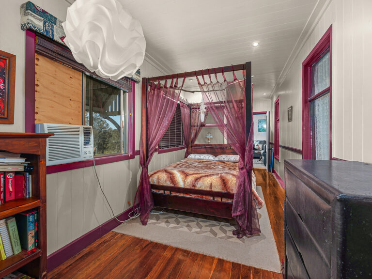 4 Woodford Street, One Mile, QLD 4305