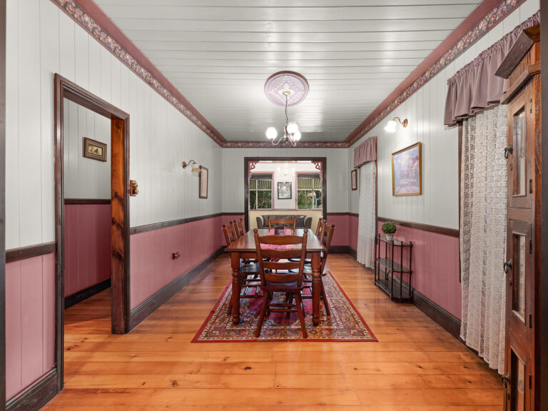 4 Woodford Street, One Mile, QLD 4305