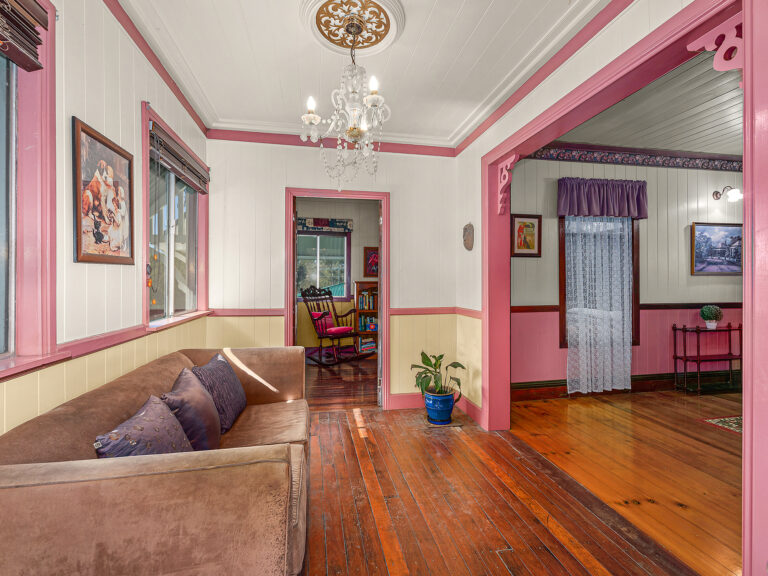 4 Woodford Street, One Mile, QLD 4305