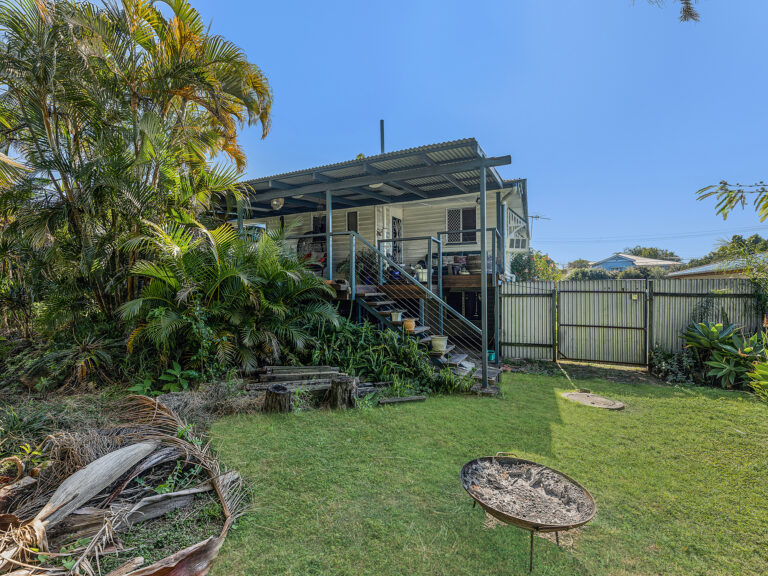 4 Woodford Street, One Mile, QLD 4305
