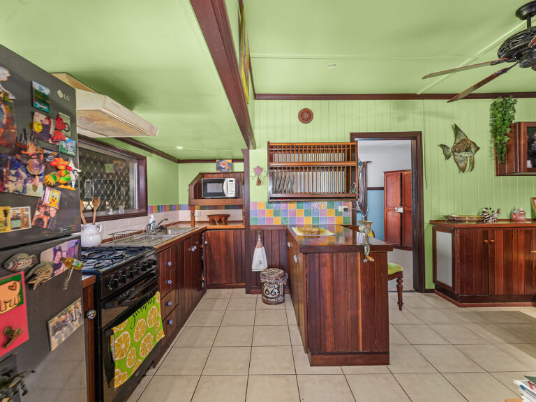 4 Woodford Street, One Mile, QLD 4305
