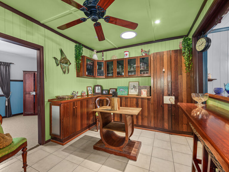 4 Woodford Street, One Mile, QLD 4305