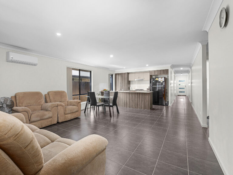 44 Eucalyptus Crescent, Ripley, QLD 4306