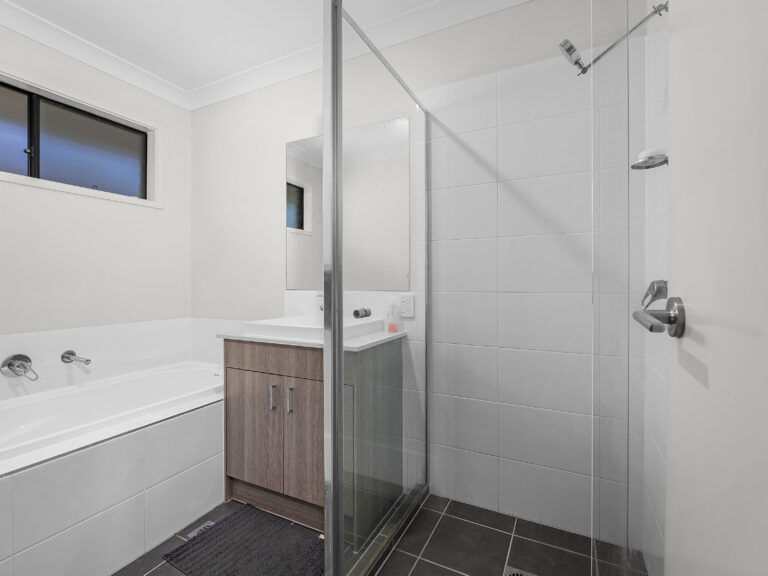 44 Eucalyptus Crescent, Ripley, QLD 4306