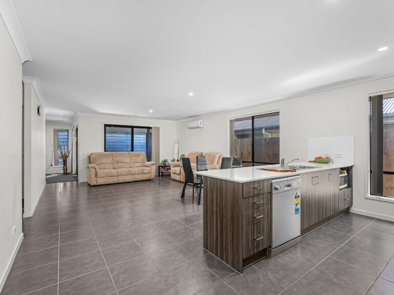 44 Eucalyptus Crescent, Ripley, QLD 4306