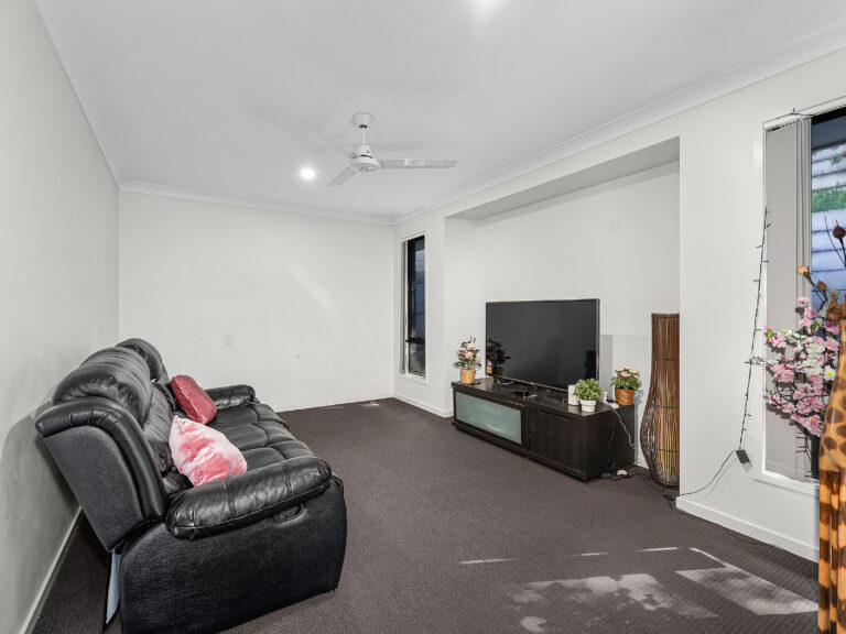 44 Eucalyptus Crescent, Ripley, QLD 4306