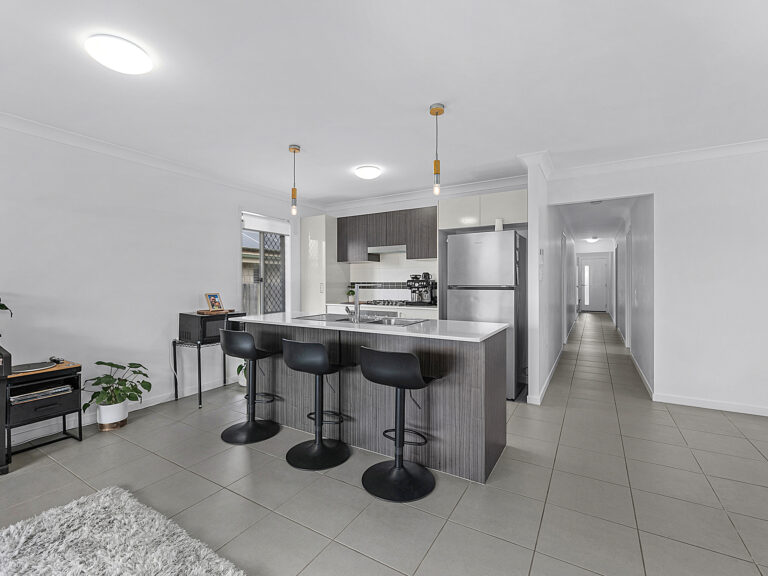 9 Myrtle Street, Deebing Heights, QLD 4306