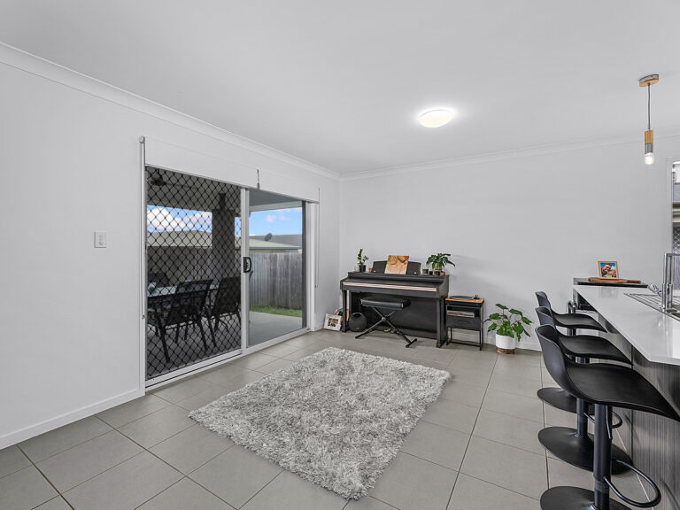 9 Myrtle Street, Deebing Heights, QLD 4306