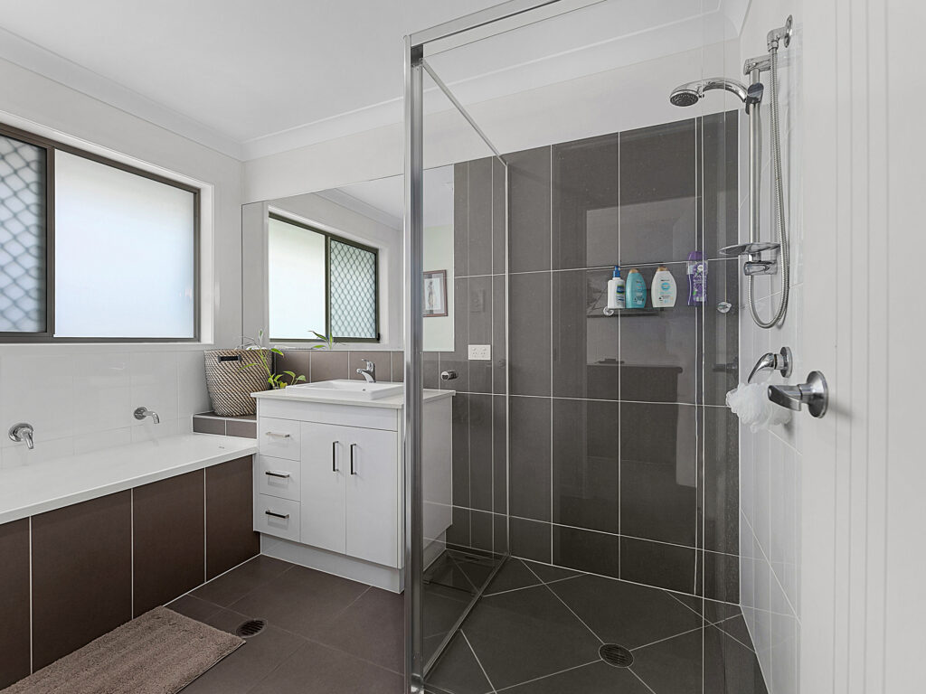 8 Loghopper Court, Redbank Plains, QLD 4301