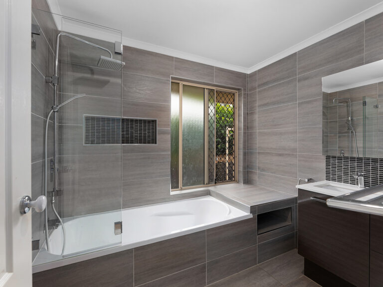 32 Phar Lap Parade, Karalee, QLD 4306