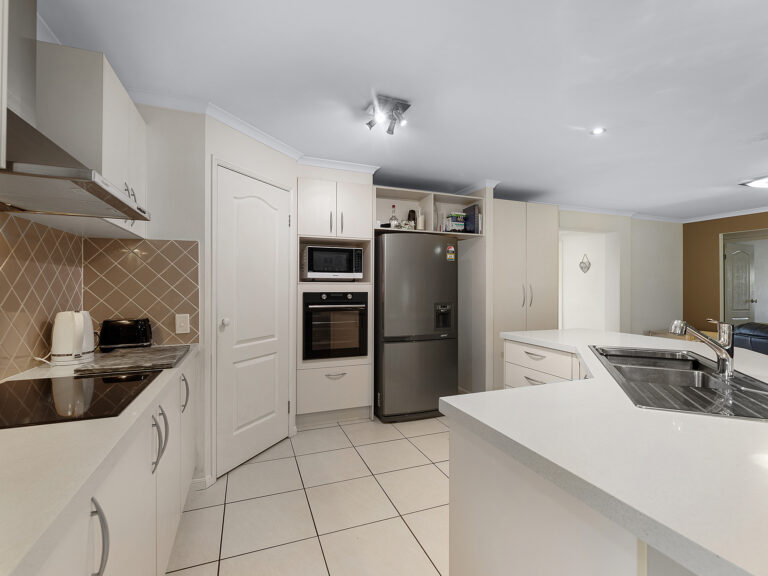 32 Phar Lap Parade, Karalee, QLD 4306