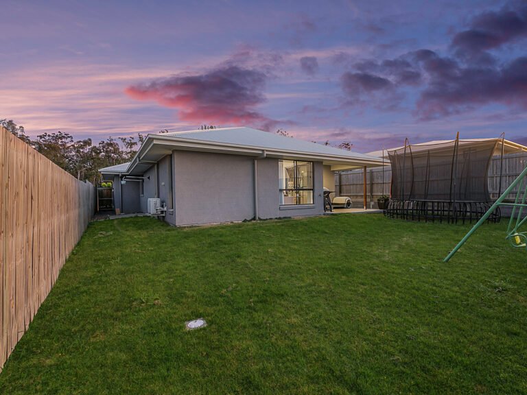 8 Henbury Street, South Ripley, QLD 4306