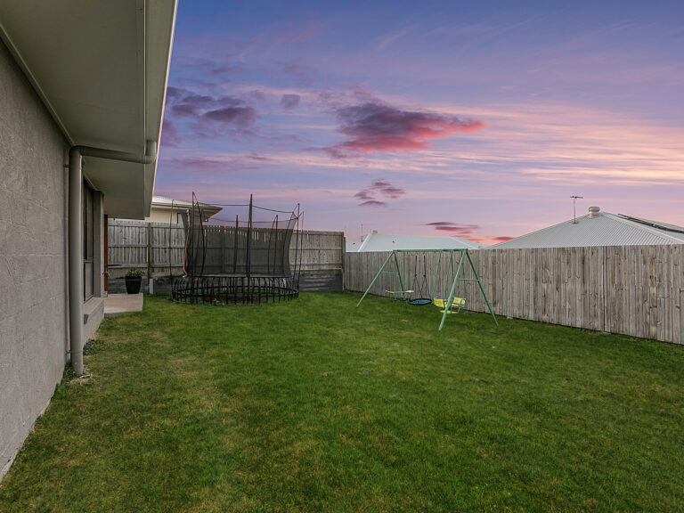 8 Henbury Street, South Ripley, QLD 4306