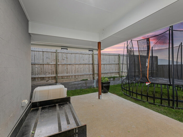 8 Henbury Street, South Ripley, QLD 4306