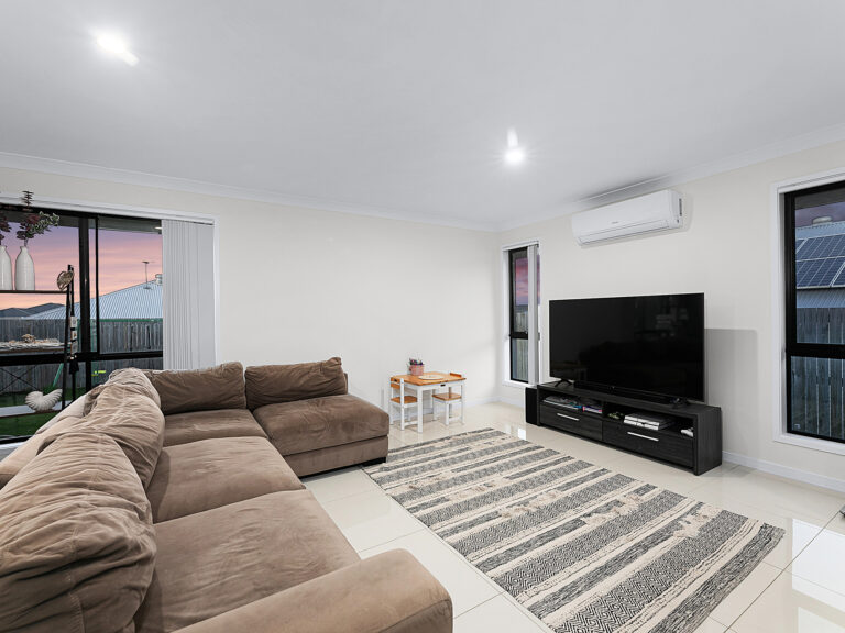 8 Henbury Street, South Ripley, QLD 4306