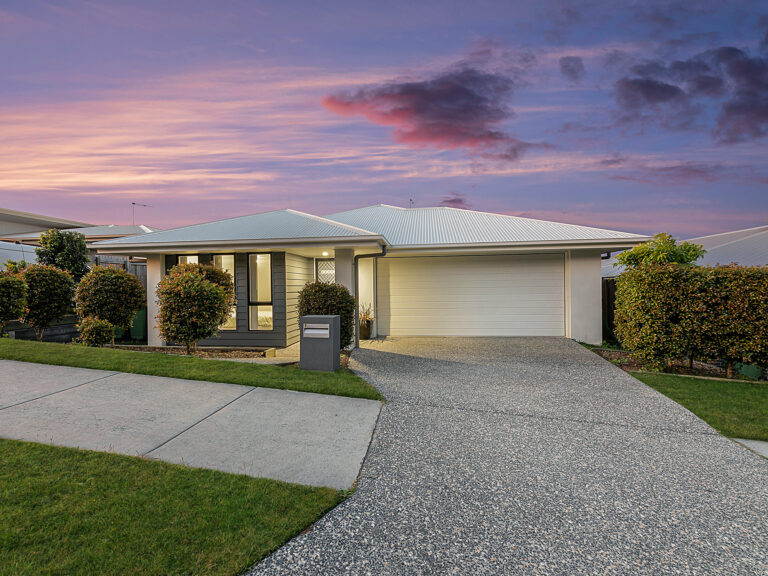 8 Henbury Street, South Ripley, QLD 4306