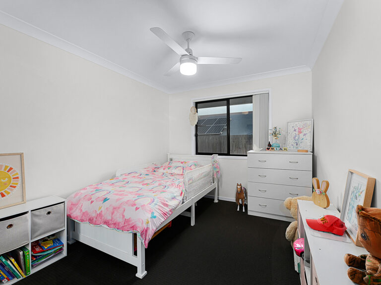 8 Henbury Street, South Ripley, QLD 4306