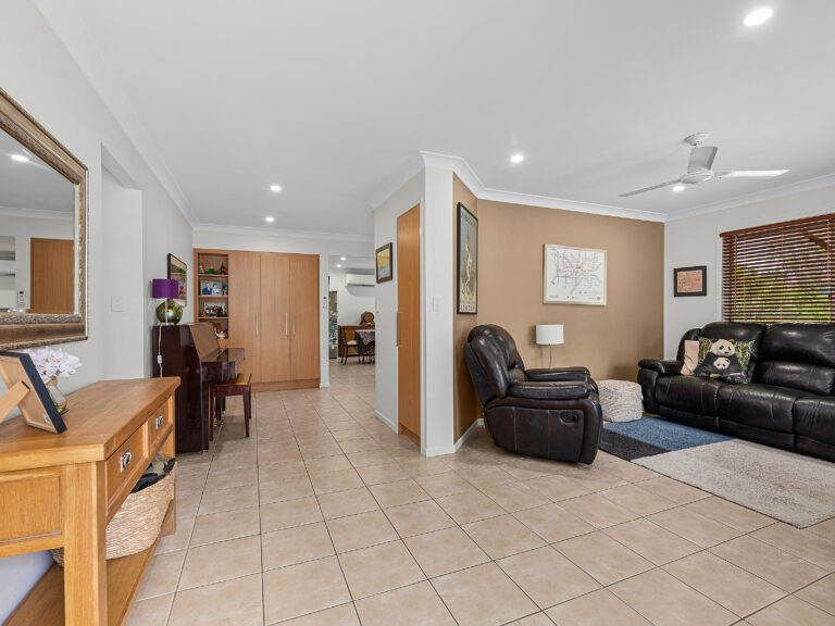 55 Stuart Street, Barellan Point, QLD 4306