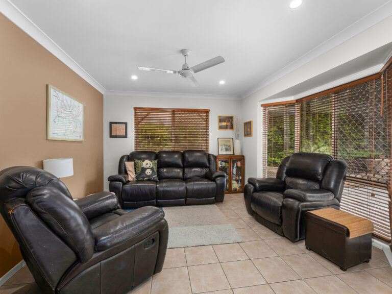 55 Stuart Street, Barellan Point, QLD 4306