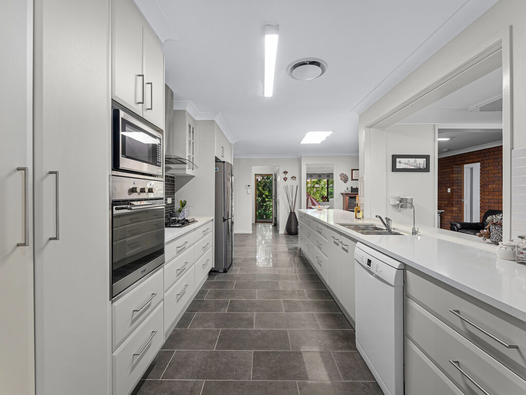 24 Edwards Drive, Albany Creek, QLD 4035