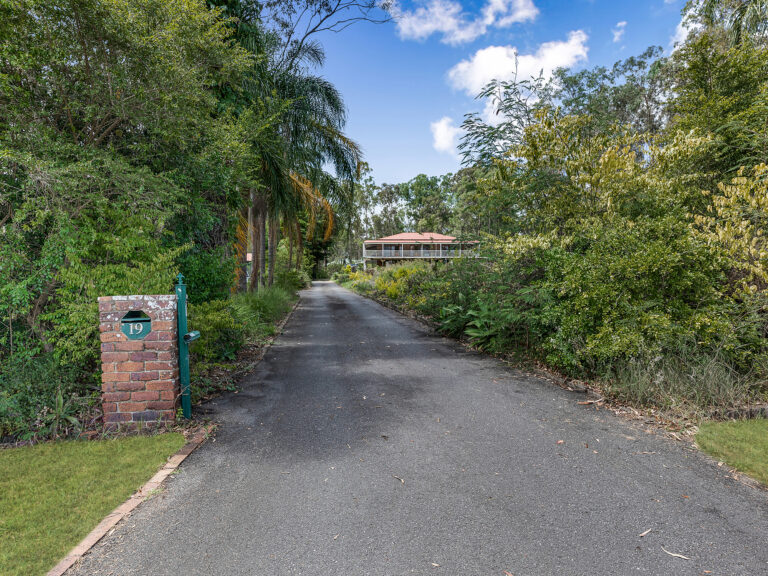 19 Henderson Street, Redbank, QLD 4301