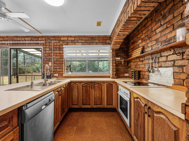 19 Henderson Street, Redbank, QLD 4301