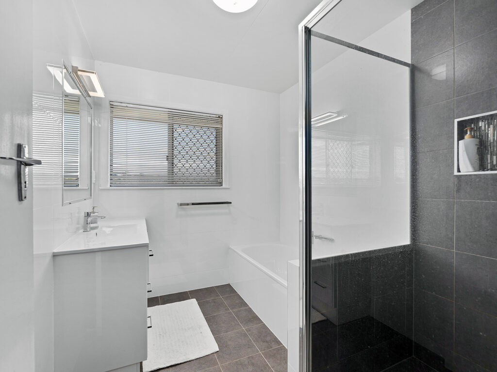 13 Kiah Street, Eastern Heights, QLD 4305