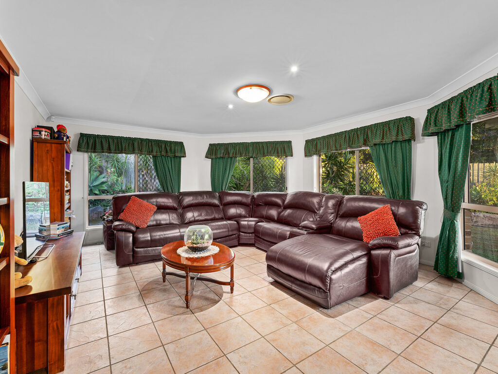 20 Killarney Street, Forest Lake, QLD 4078