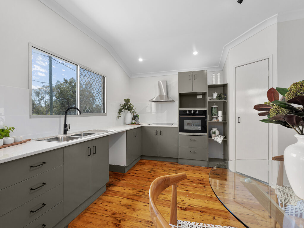 2 Woodford Street, One Mile, QLD 4305