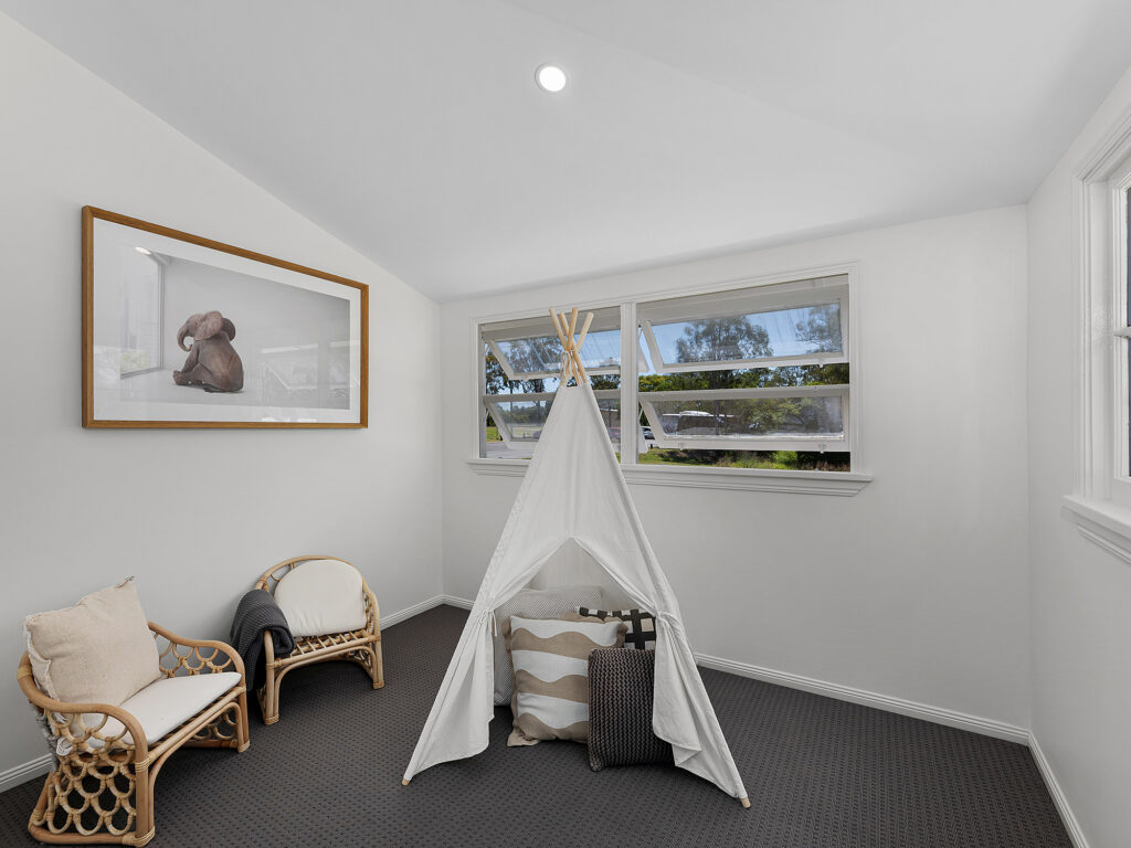 2 Woodford Street, One Mile, QLD 4305