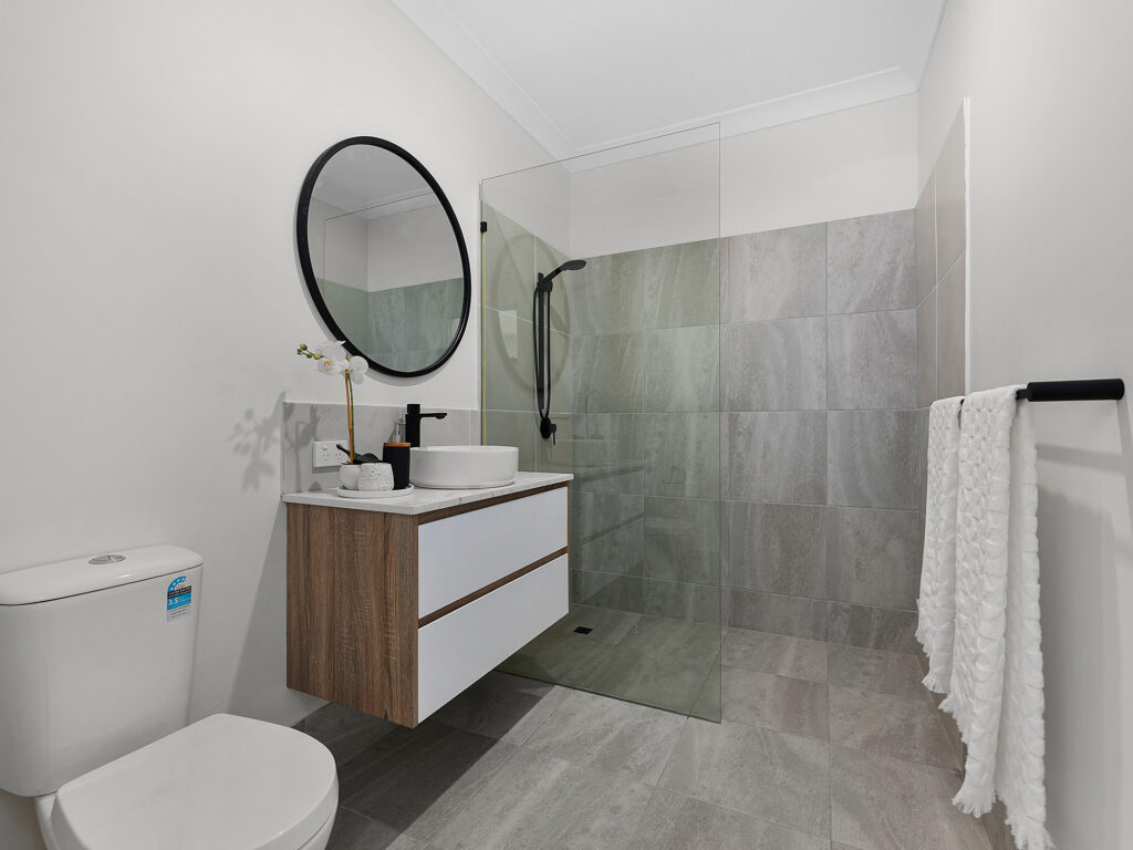 2 Woodford Street, One Mile, QLD 4305