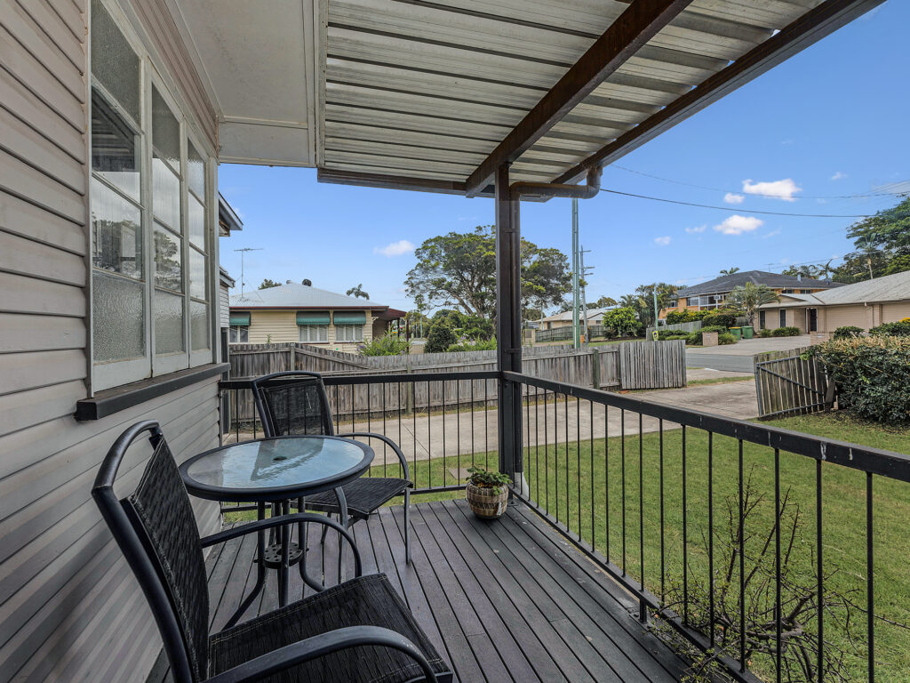 11 Cemetery Road, Raceview, QLD 4305