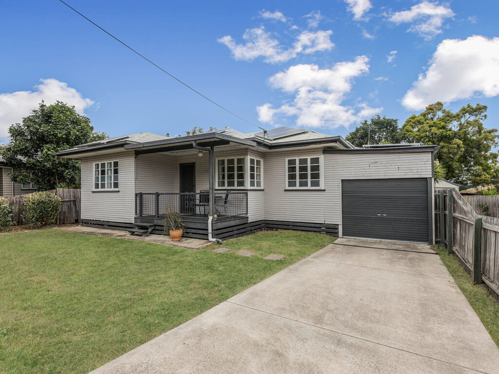 11 Cemetery Road, Raceview, QLD 4305