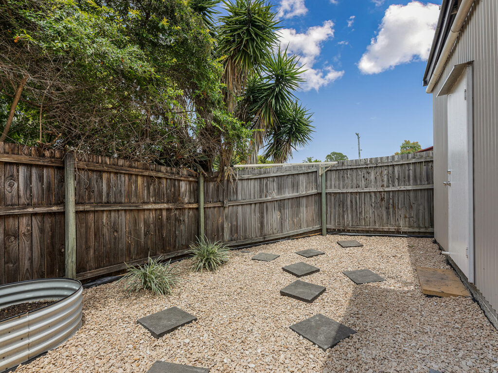 11 Cemetery Road, Raceview, QLD 4305