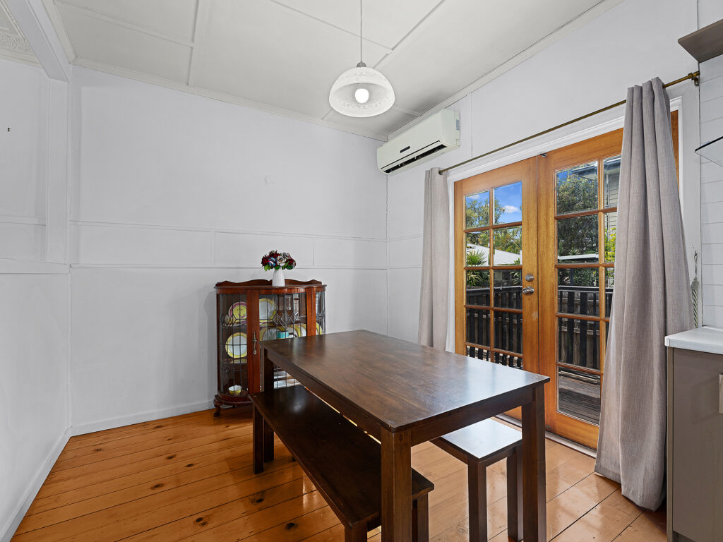 11 Cemetery Road, Raceview, QLD 4305