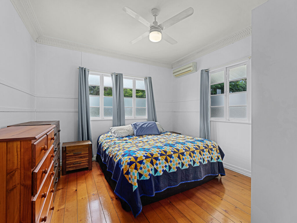 11 Cemetery Road, Raceview, QLD 4305