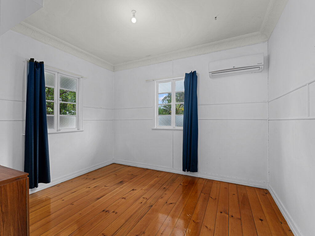 11 Cemetery Road, Raceview, QLD 4305