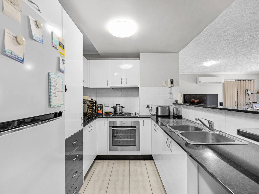 Unit-Macgregor-QLD-R2-3585924