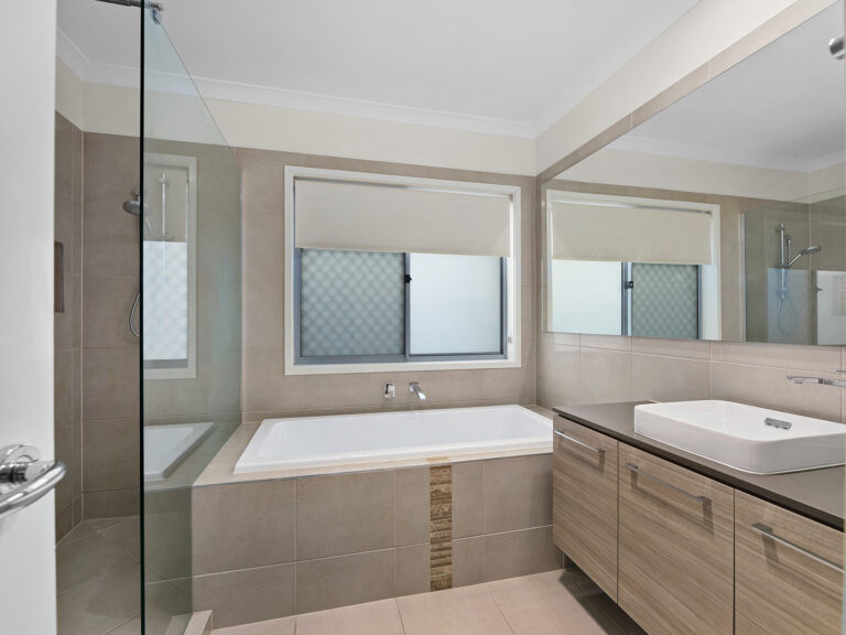 House-Deebing Heights-QLD-R2-3655186