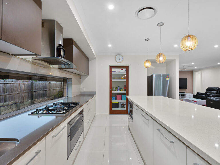 House-Deebing Heights-QLD-R2-3655186