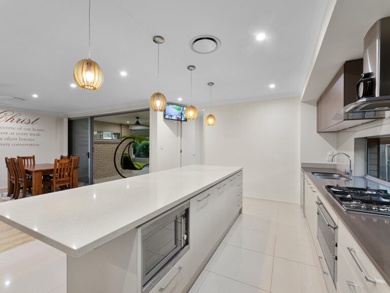 House-Deebing Heights-QLD-R2-3655186