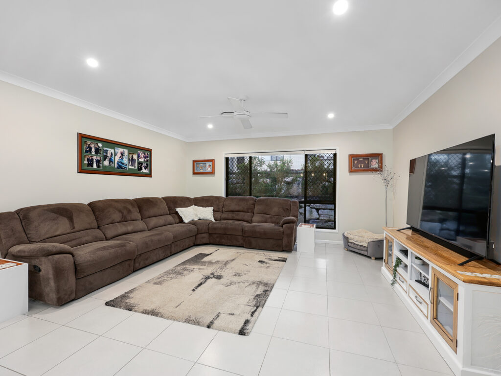 18 Riversleigh Court, Karalee, QLD 4306