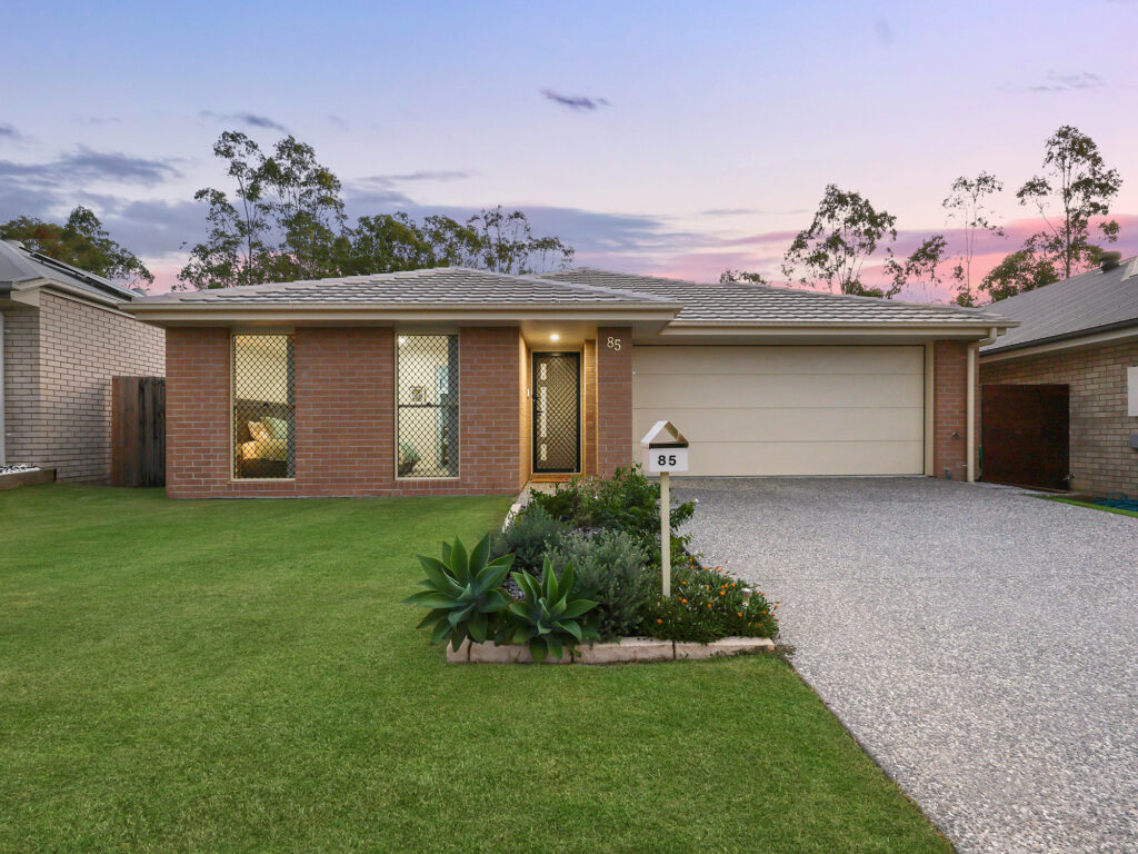 House-Deebing Heights-QLD-R2-3687179