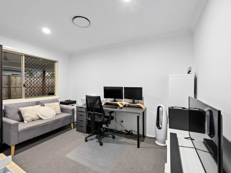 House-Deebing Heights-QLD-R2-3687179