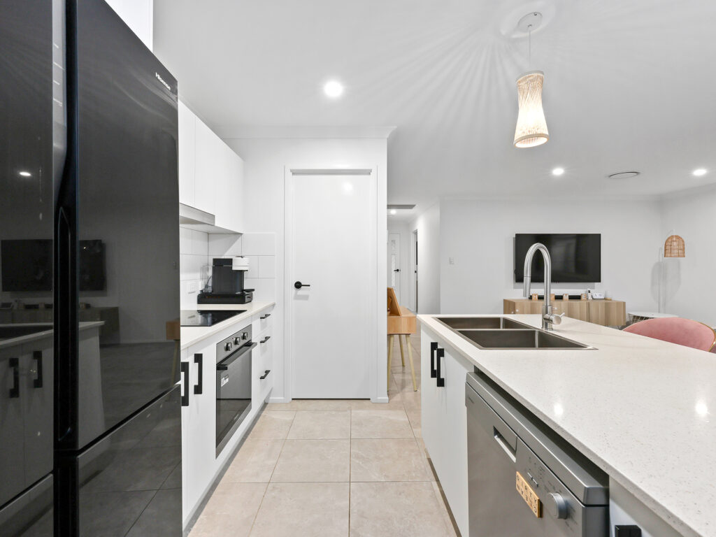 House-Deebing Heights-QLD-R2-3687179