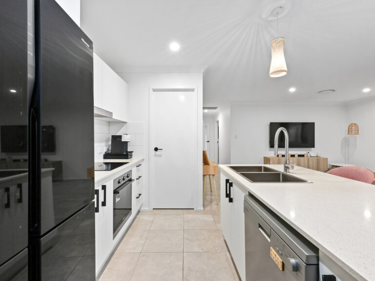 House-Deebing Heights-QLD-R2-3687179