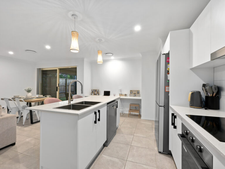 House-Deebing Heights-QLD-R2-3687179