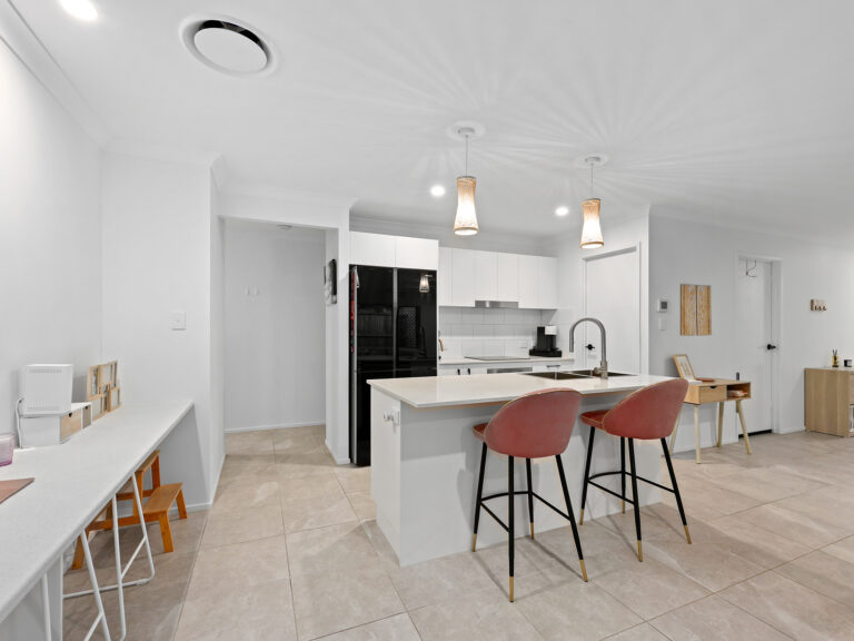 House-Deebing Heights-QLD-R2-3687179
